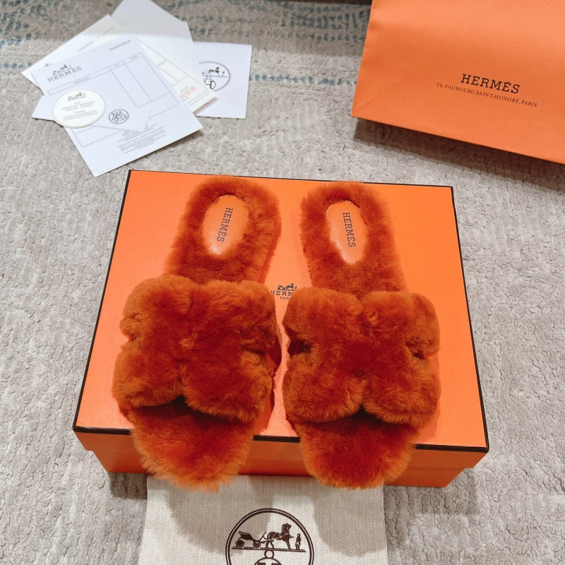 H**mes slippers
